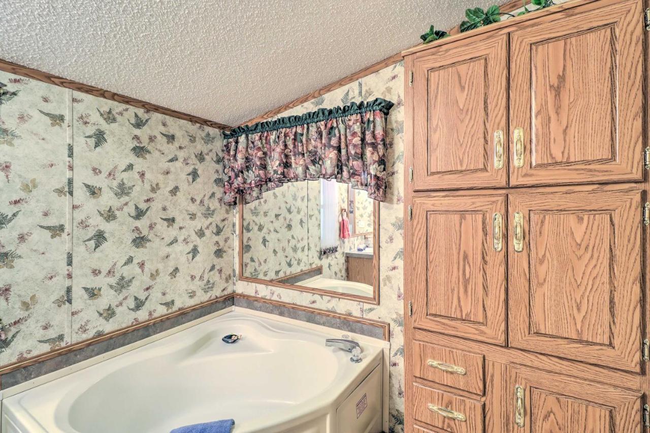 Greers Ferry Getaway With Deck And Lake Access! Fairfield Bay المظهر الخارجي الصورة